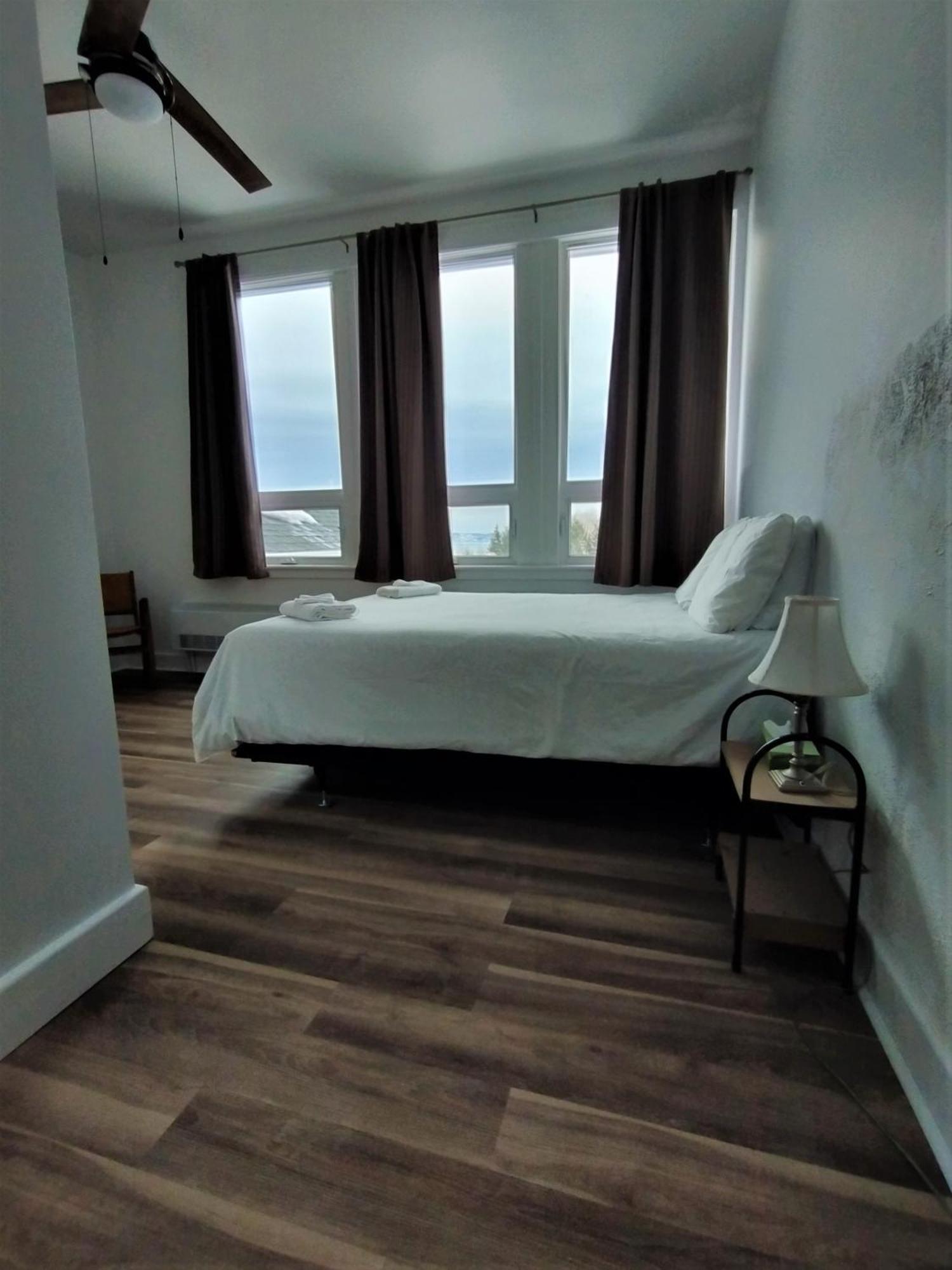 Auberge La Petite Ecole De Forillon Gaspé Zimmer foto