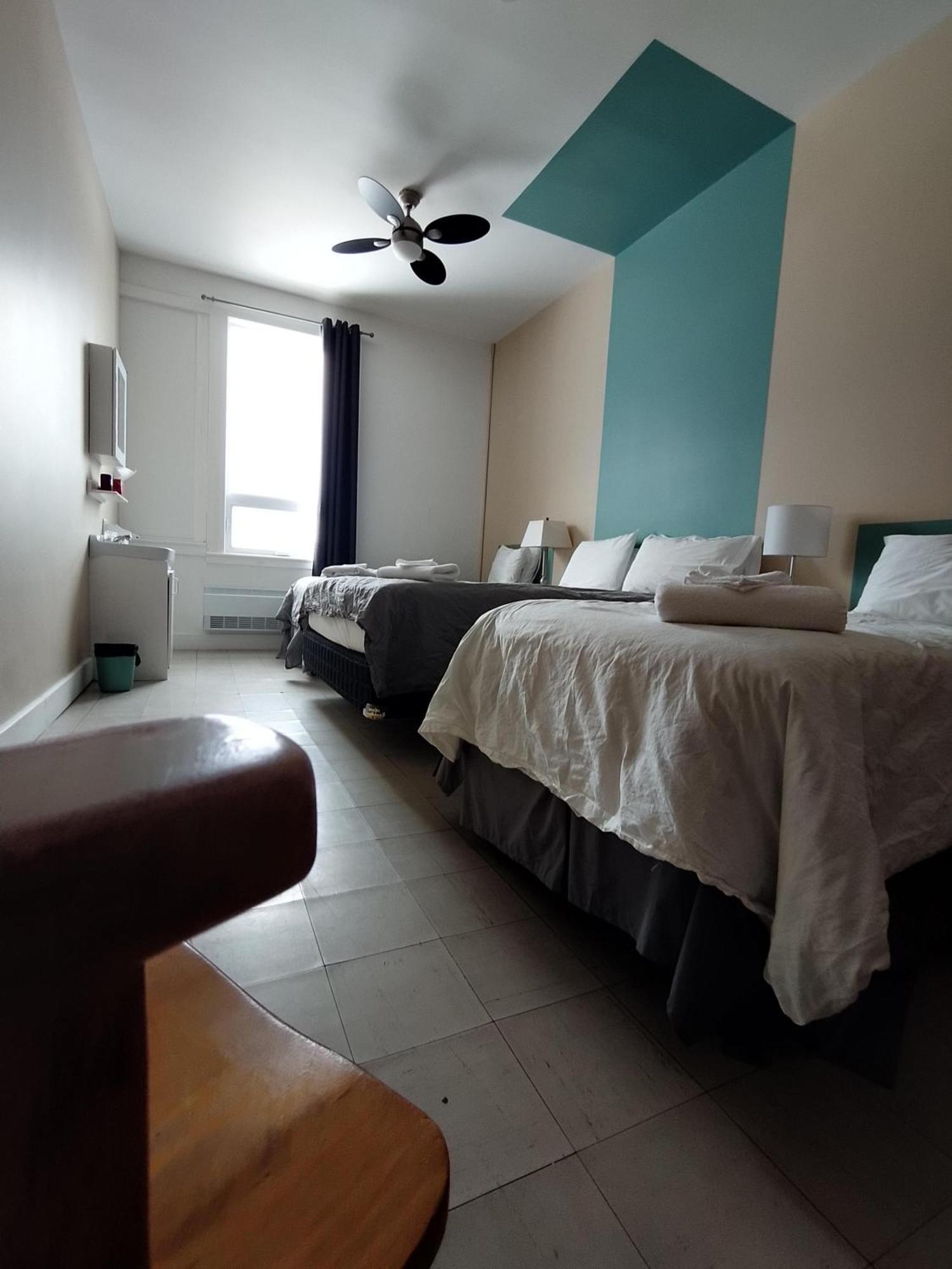 Auberge La Petite Ecole De Forillon Gaspé Zimmer foto