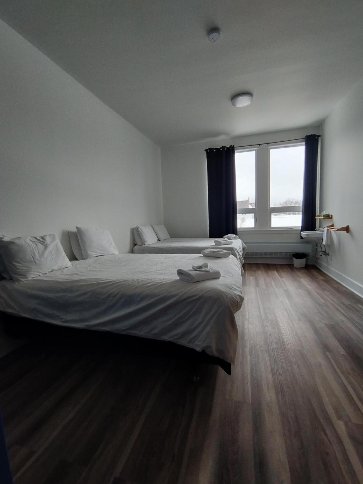 Auberge La Petite Ecole De Forillon Gaspé Zimmer foto