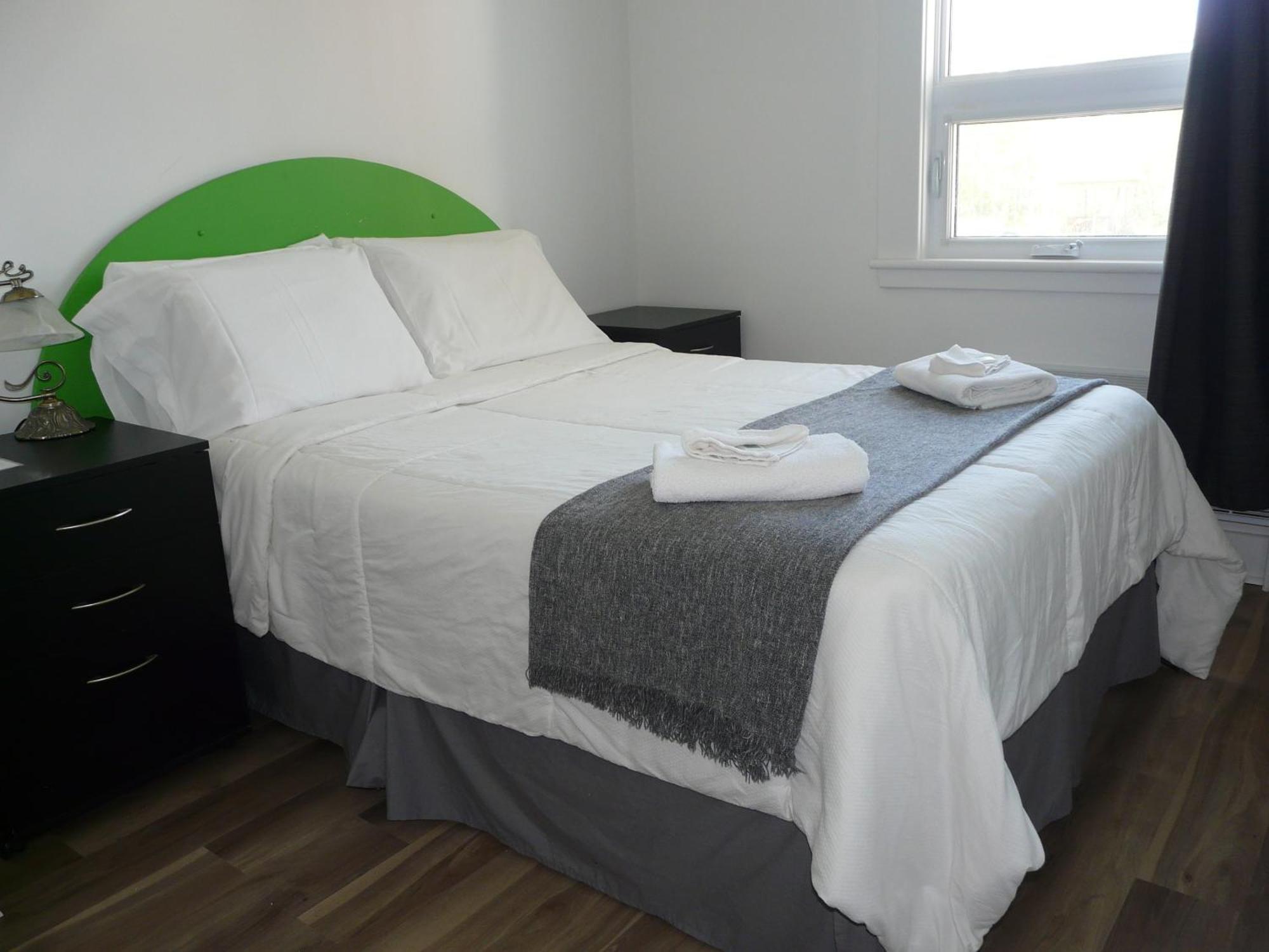 Auberge La Petite Ecole De Forillon Gaspé Zimmer foto