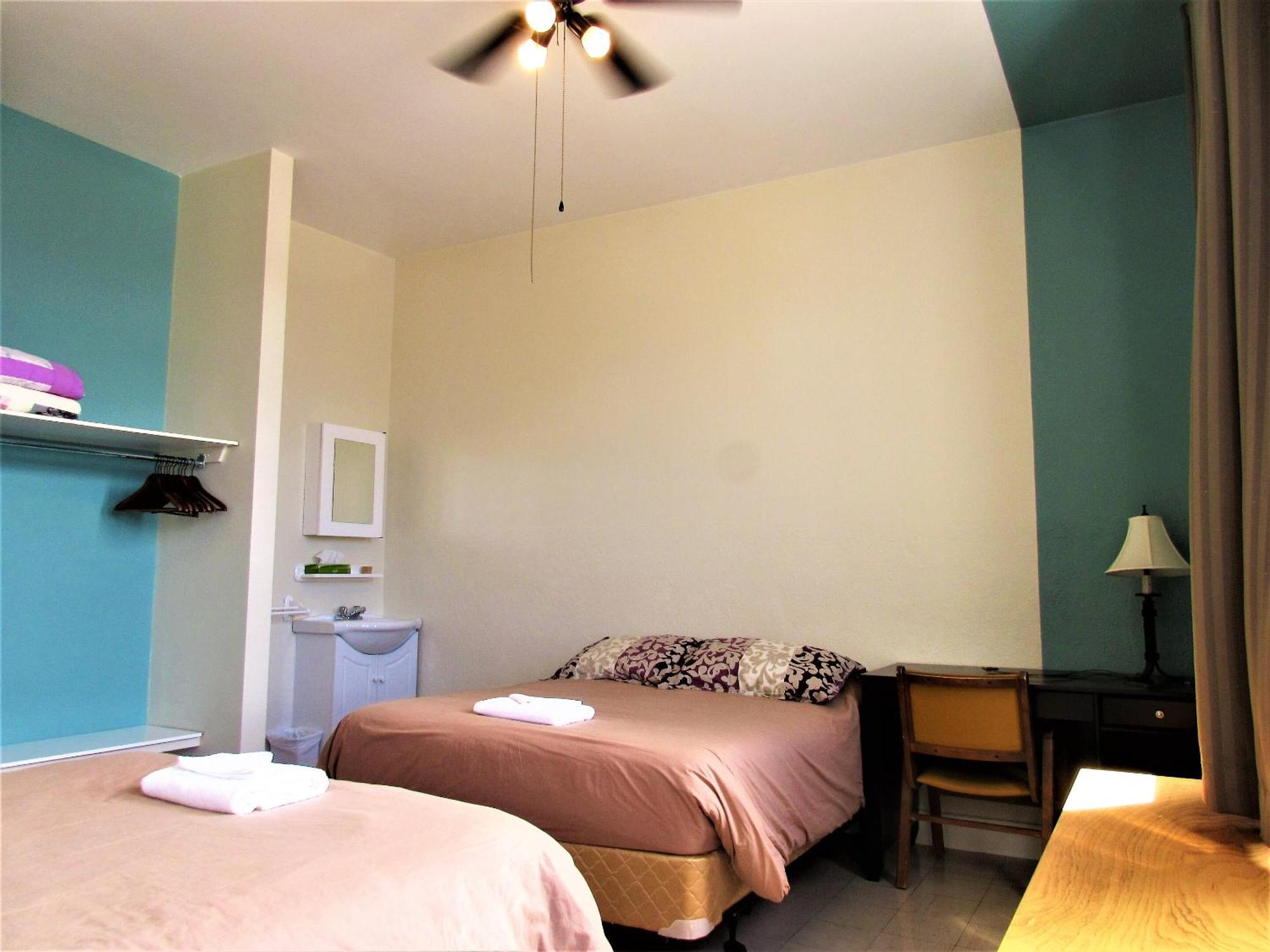 Auberge La Petite Ecole De Forillon Gaspé Zimmer foto